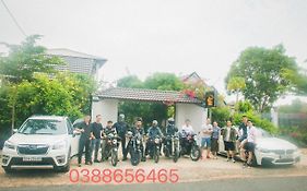Co Tu's Homestay -